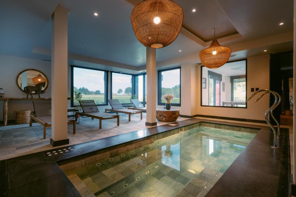 Habitación con cama matrimonial en el Haras Santa María